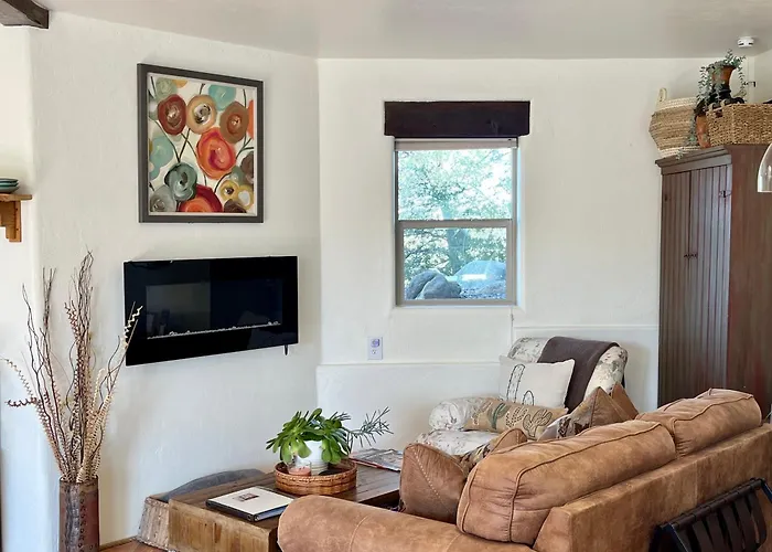 Prickly Pear Unique With Bathroom Built Into The Granite Boulders, Amazing Views, Front & Back Porches, Firepit,dog Friendly Apartment