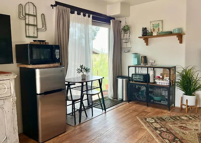 Prickly Pear Unique With Bathroom Built Into The Granite Boulders, Amazing Views, Front & Back Porches, Firepit,dog Friendly Apartment *