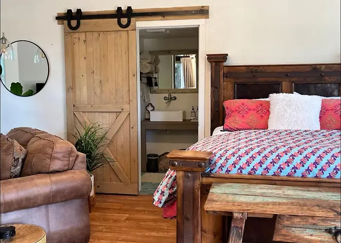 Prickly Pear Unique With Bathroom Built Into The Granite Boulders, Amazing Views, Front & Back Porches, Firepit,dog Friendly