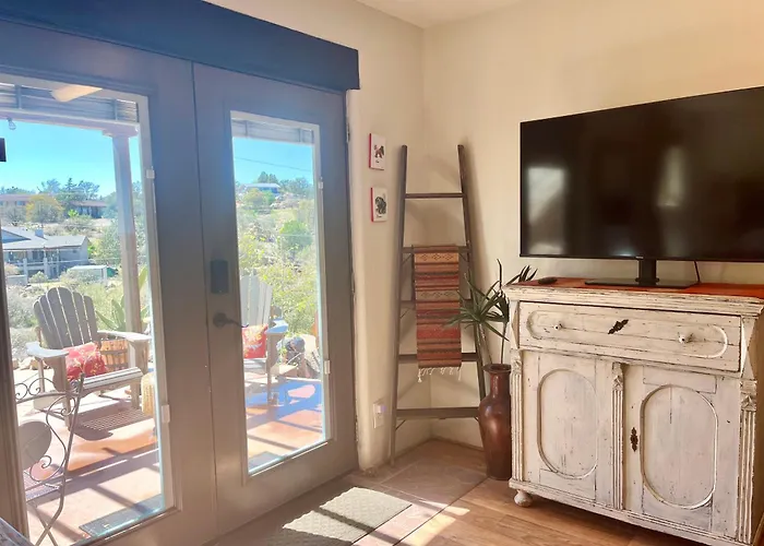 Prickly Pear Unique With Bathroom Built Into The Granite Boulders, Amazing Views, Front & Back Porches, Firepit,dog Friendly Apartment