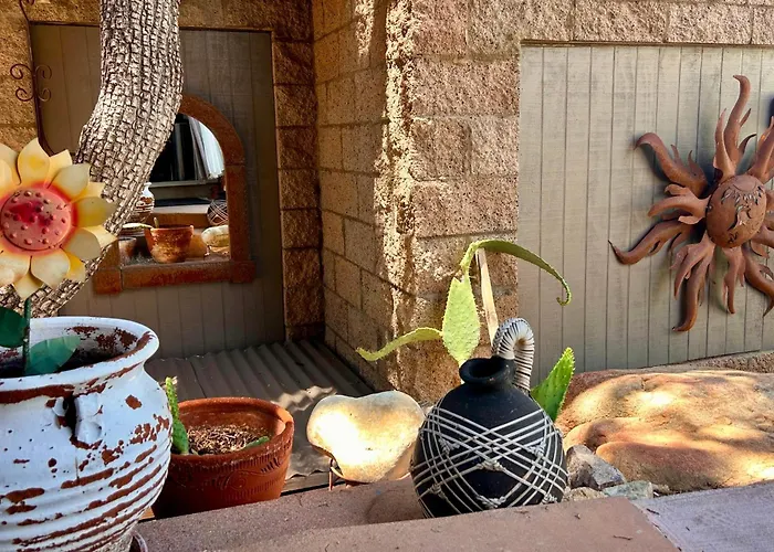 Prickly Pear Unique With Bathroom Built Into The Granite Boulders, Amazing Views, Front & Back Porches, Firepit,dog Friendly Apartment *